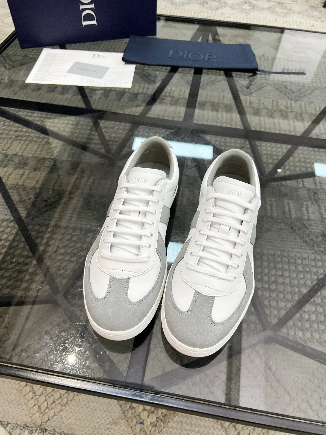 Men's Men's Shoes 💰400【New Style】🍿🍿𝐃𝐢𝐨* — Dior. Dior's new casual sneakers define your fashionable pace. They boldly use innovative technological fabrics to create a futuristic silhouette. The light and breathable mesh material, combined with the unique texture coating process, presents a refreshing visual effect, as if it is a fashion item from the future world. Whether paired with casual outfits or mixed with formal looks, the Dio* D-Sketch sneakers are effortless and add a touch of futuristic style to your overall look. From the streets to the catwalk, it is your indispensable fashion tool. The upper is made of high-tech mesh material, which is light and breathable and fits your feet like a second skin, keeping you dry and comfortable even in the hot summer. The delicate mesh structure gives the shoes a unique visual effect and displays a futuristic aesthetic. Code number: 39-44 (38, 45 customized)
